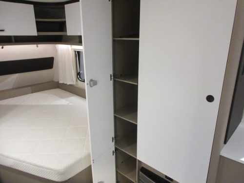 Dethleffs C'go Active 495 FR SPACIOUS LAYOUT AND HIGH KITCHEN photo: 16