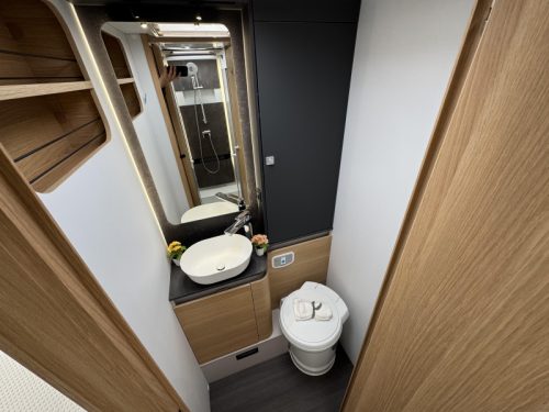 Adria Matrix Plus 670 DL Automatic Lithium Air Conditioning photo: 19