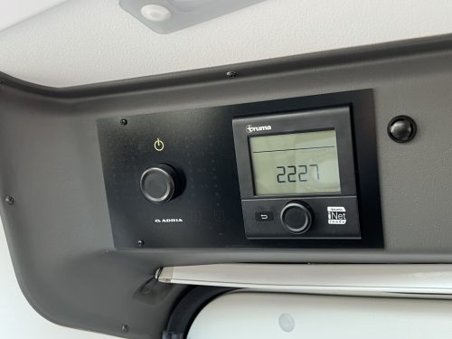 Adria Twin 640 SLB Supreme AUTOMAAT 150PK TREKHAAK Foto: 17