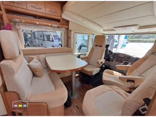 Carthago C-line 49 I L&auml;ngsbetten und Hubdach  Foto: 10