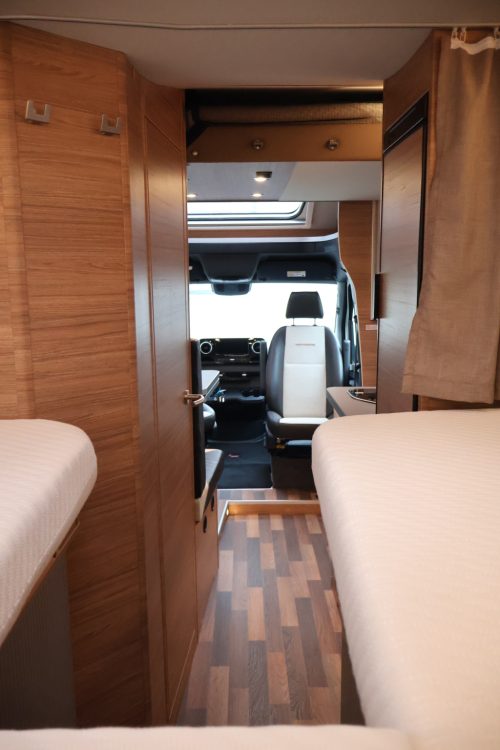 Weinsberg CaraCompact Suite MB 640 MEG Edition Pepper Foto: 19