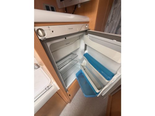 Hymer C 644 alcove transverse bed+bunk bed full options in very good condition air conditioning awning TV electric dish 2x solar panels large garage inverter tow bar photo: 14