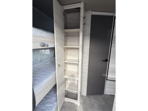 Dethleffs C'Joy 480 QLK Lit superpos&eacute; avec 3 couchages photo : 18