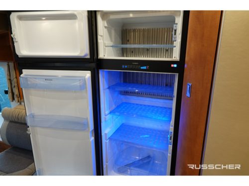 Carthago CHIC C-LINE i 4.9 5 persons 150Pk | Single beds | Roof air conditioning photo: 11