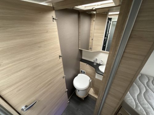 Challenger 337 GA with single beds photo: 30