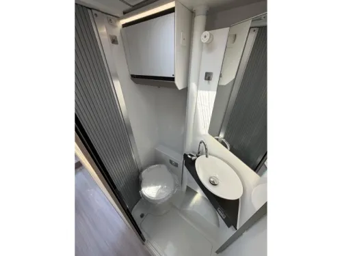 Adria Compact Supreme DL Face-to-Face, 160HP photo: 17