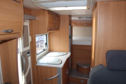 Knaus Sun Ti 700 Meg, Querbett, Garage, drehbare Vordersitze, Halbdinette, Sitzbank. Bj. 2008 Marum (Groningen) Foto: 6