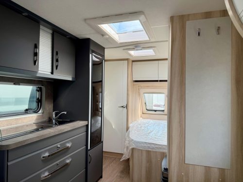 Hobby De Luxe 460 UFE Franz&ouml;sisches Bett & Rundsitzgruppe! Foto: 6