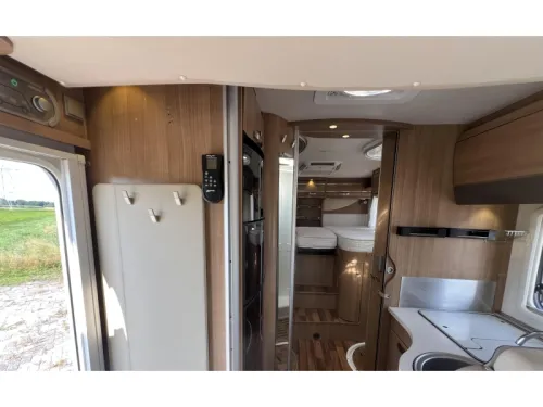 Hymer T 678 CL Roof air conditioning | Very Complete photo: 14