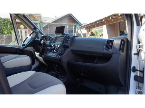Adria CORAL S 670SL Automaat 150pk Airco Suspensi&oacute;n Neum&aacute;tica Camas Individuales 5 plazas foto: 4