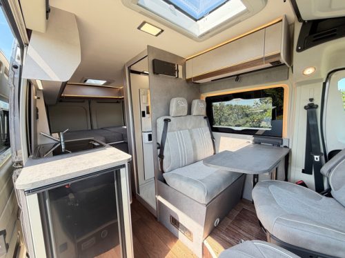 P&ouml;ssl Summit Shine 600 L AUTOMATIC/AIRCON/TOWBAR/2BATTERIES/GAS DUO/ELEC PARKING BRAKE/ALLSEASONS photo: 1
