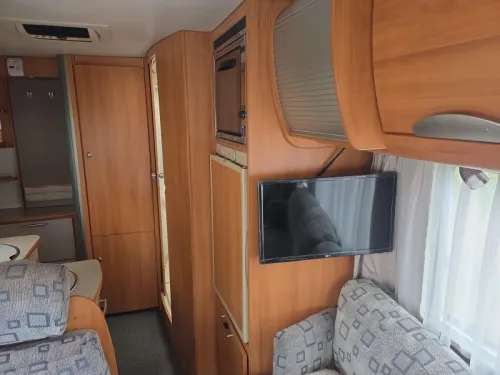 Hymer B klasse 544 Spacious seating area photo: 6