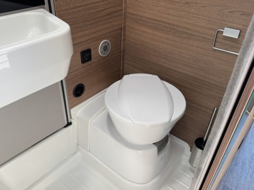 Knaus Van TI Vansation 650 MEG AUTOMAAT 9-Gang 140 PS Euro6 Fiat Ducato 9 **Einzelbetten/Satelliten-TV/Navi/Kamera/2x Lithium/Anh&auml;ngerkupplung Foto: 23