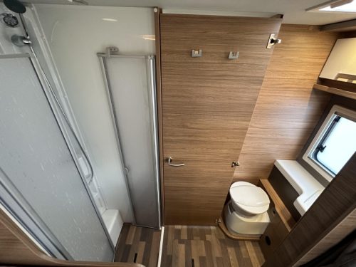 Weinsberg CaraSuite 700 ME 5p,Maxi,Salle de bain attenante 0256 photo : 3