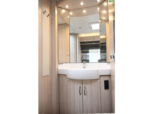 Hobby De Luxe 460UFe Foto: 18