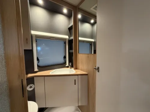 Knaus Sport 460 EU single beds / dinette photo: 9