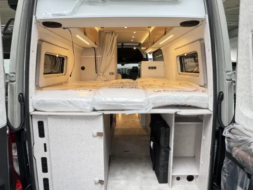 Hymer Grand Canyon S 700 4x4 - Aufstelldach - L&auml;ngsbett Foto: 15