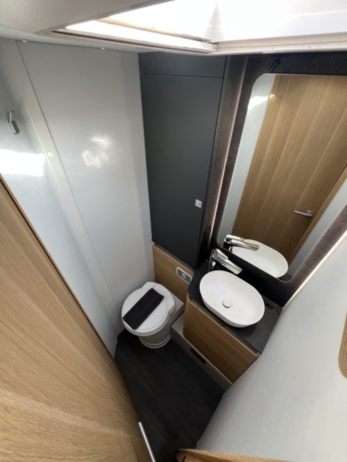 Adria Matrix 670SL SINGLE BEDS+POP-TOP ROOF SOLAR PANEL 4,805KM! photo: 9