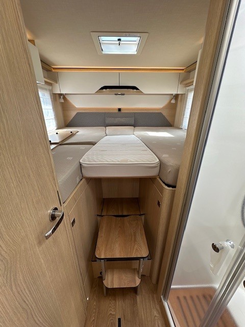 Hymer BMC-I 680, automatic, without drop-down bed! photo: 8