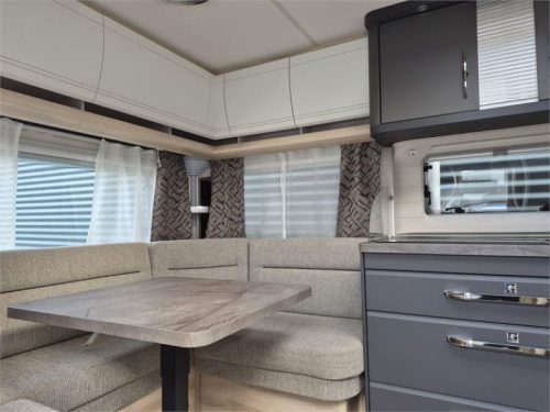 Hobby De Luxe 460 UFE photo: 1