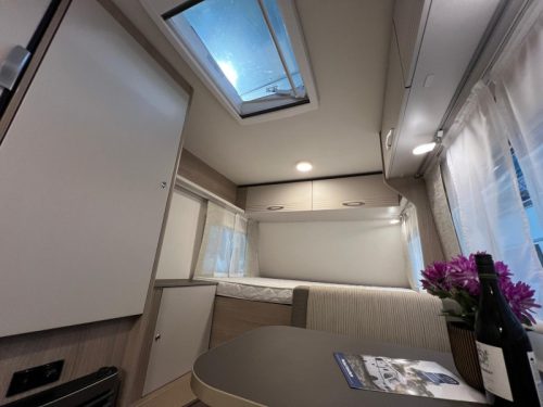 B&uuml;rstner Premio Life 425 TS mover, awning, tent photo: 16