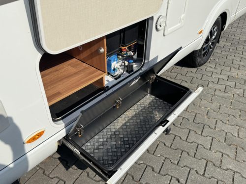 Hymer B 578 - Syst&egrave;me de mise &agrave; niveau - photo : 22