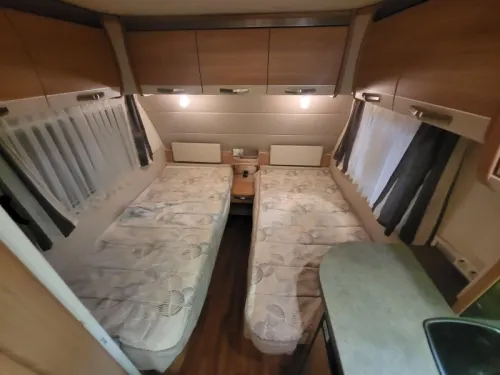 Knaus Sudwind 460 EU avec auvent de coffre et paroi lat&eacute;rale photo : 8