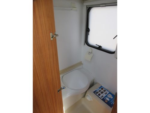 Adria Adora 492 UL CON MOVER Y VENTILADOR DE TECHO foto: 9