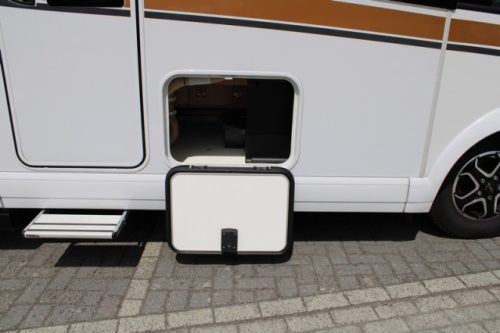 Robust AUTOMATIC 180 hp Malibu I 490 LE by Carthago lift and single length beds (124 photo: 15