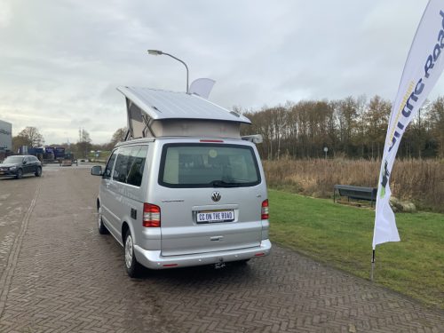 VW Westfalia California 2.5 TDi 130 HP, 5 Seats, 4 Berths, Electric pop-top roof / side door, Year of manufacture 2006 Motorhome Centrum On the Road at the Noorderringweg 4 in Marum. photo: 23
