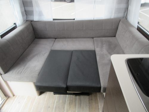 Dethleffs C'Go 495 FR WITH MOVER AND THULE AWNING photo: 7