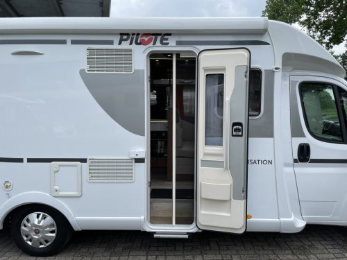 Pilote P 740 GJ QUEENSBED TREKHAAK ZONNEPANEEL EURO6 Foto: 4