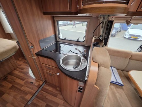 Hymer T 698 CL Queensbed, Omvormer etc.  foto: 6