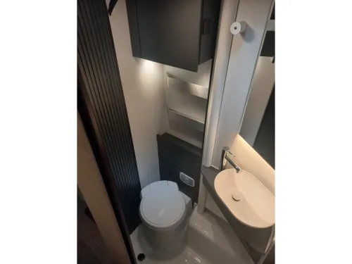 Adria Compact Supreme DL 2027 automaat  foto: 15