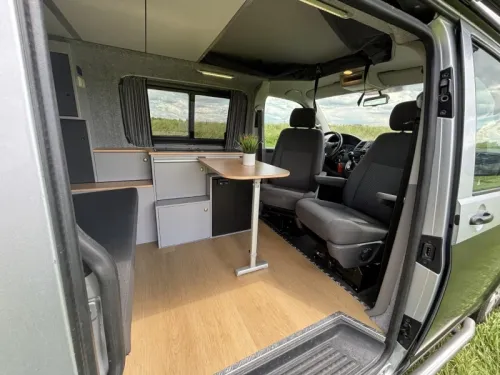 Volkswagen T5 photo: 15