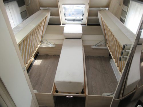 Hobby De Luxe 495 UL WITH FIXED AWNING AND MOVER photo: 5