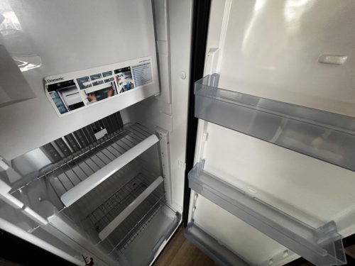 B&uuml;rstner Ixeo IT 700 Queen bed/pop-top roof/39,000km photo: 17