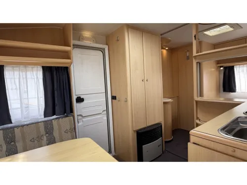 Chateau Calista 450 FHU cama francesa asiento redondo aseo foto: 9