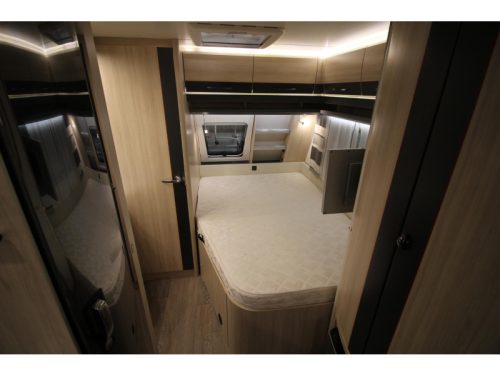 Hobby De Luxe Edition 460 UFE Top condition, Tall Refrigerator photo: 8