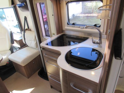 Itineo MB700 Fiat A-class French bed and Pop-top roof year of manufacture2016 photo: 16