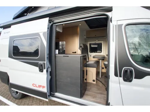 Sunlight Cliff 602 RT Van conversion  photo: 12