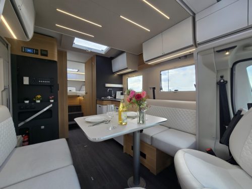 Adria Matrix Plus 670 DL Neuestes Modell 8-Gang-Automatik Foto: 8