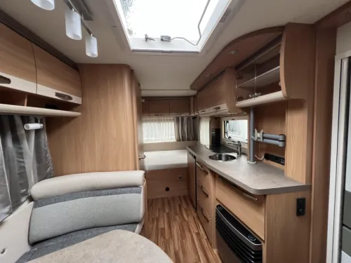 Knaus Sudwind 420 QD Panorama Markise Foto: 3