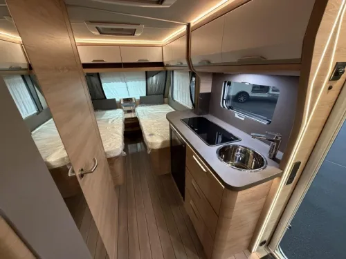 Knaus Sudwind Black Selection 500 EU Einzelbetten / Rundsitzgruppe Foto: 11