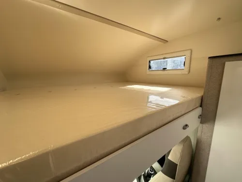 McLouis Glamys 320 NEW 8-Berth Overcab 140HP photo: 16