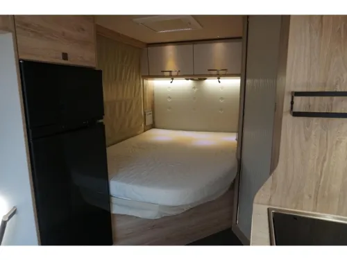 Eura Mobil Profila RS 675 SB Electric pop-up bed  photo: 17