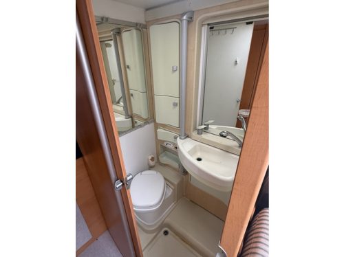 Hymer C 644 alcove transverse bed+bunk bed full options in very neat condition air conditioning awning TV electric dish 2x solar panels large garage inverter tow bar photo: 16
