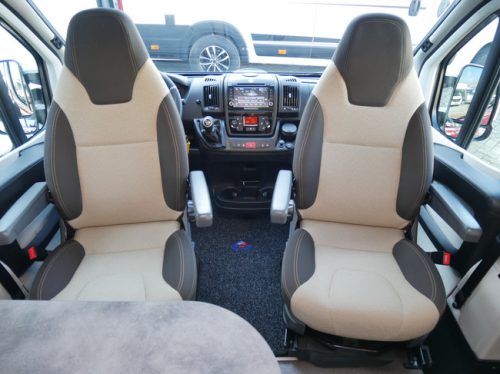 Camping-car Clever 6.40 Mtr, Ch&acirc;ssis Maxi, Lits Jumeaux Bas !! photo : 5