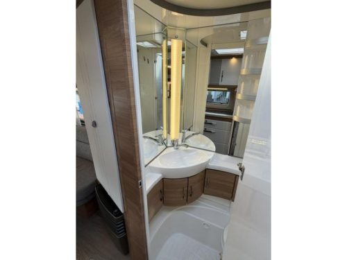 Hobby De Luxe 495 UL Inkl. Rangierhilfe und Markise Foto: 20