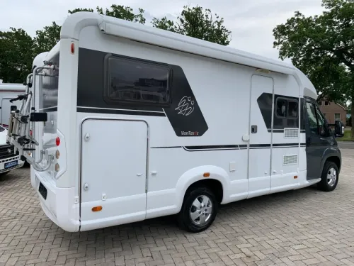 Knaus Vansation 600 TI Single Beds Garage photo: 2